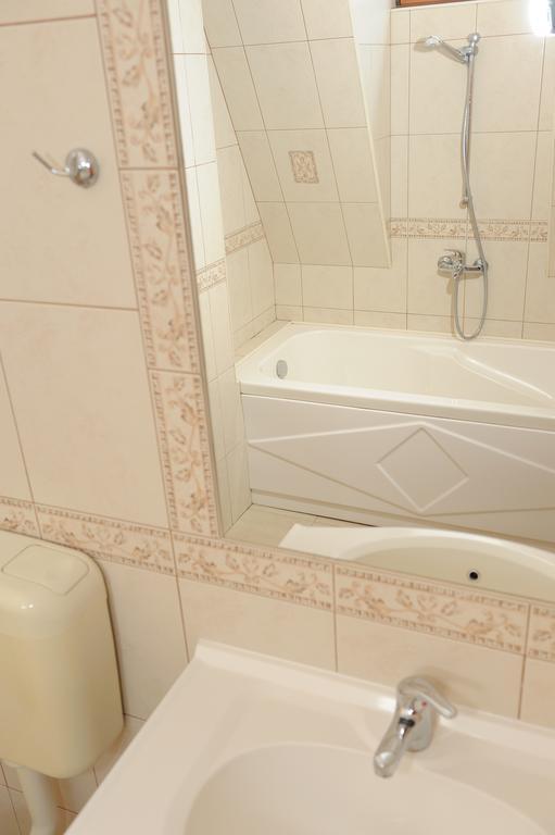 Complex Racic Hotel Voyvodinovo Bilik gambar